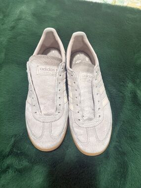 adidas Handball Spezial Suede Sneakers in Light cream with Gum